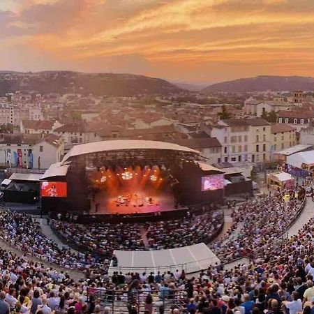 Studio Le «Victor Hugo» , Hyper Centre Ville Vienne  Bagian luar foto